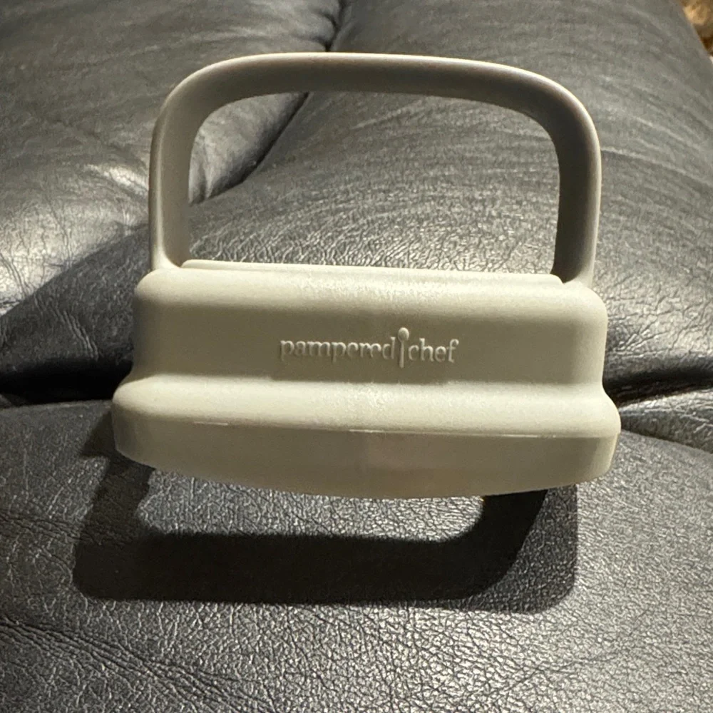 Pampered Chef Light Gray Cut-N-Seal